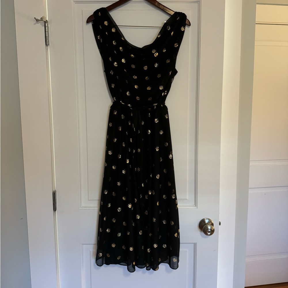Ronni Nicole Gold and Black Sleeveless V-Neck Midi Dress